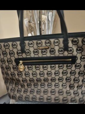 ❤️💞Women Michael Kors Black Logo Signature Tote Bag - Preowned❤️‍🩹💞